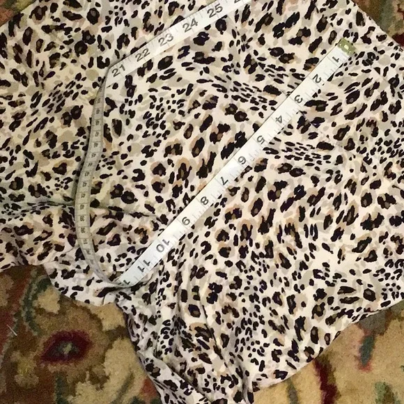 ZAC & RACHEL CHEETAH PRINT CAPRI PANTS WITH TUMMY-SLIMMING MESH PANEL. - Picture 5 of 10